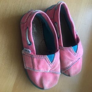 Toms used girl shoes size 9